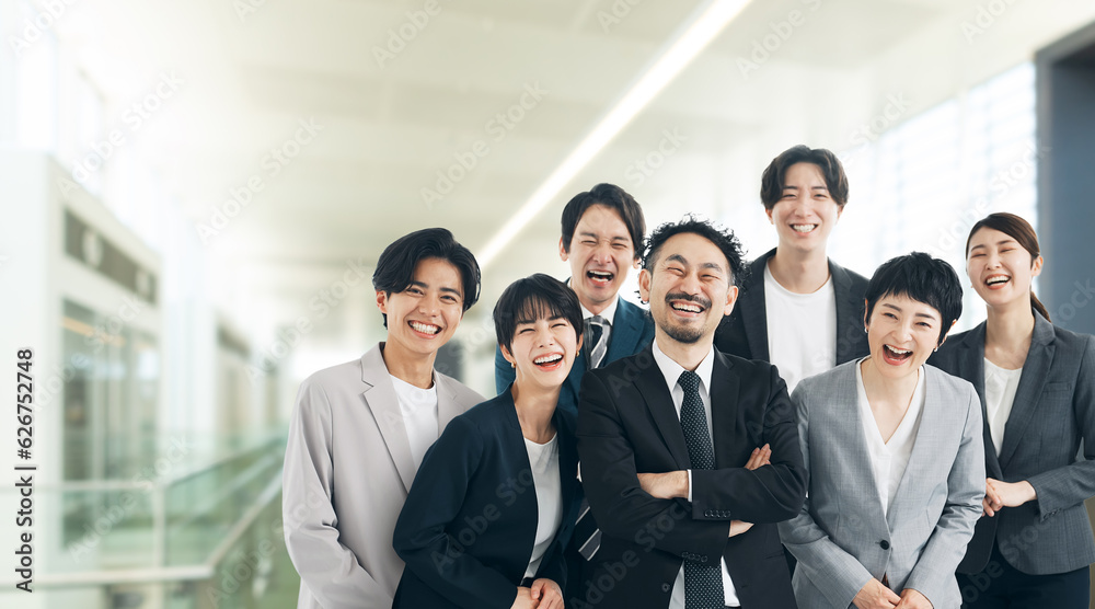 笑顔の社員たち